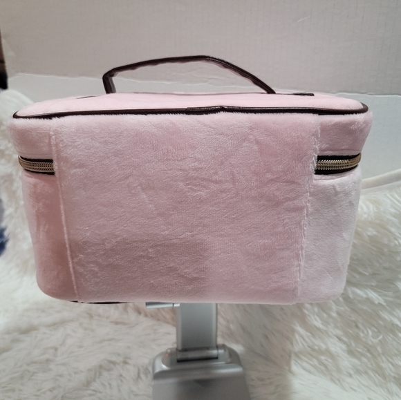 JUICY COUTURE Makeup Bag - Travel Cosmetic Train Case - Pink Velour New With Tag - Picture 2 of 5